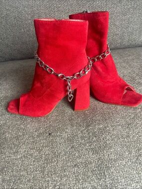 Yoki Red Suede Peep-Toe Block Heel Ankle Boots with Chain Accent size 8